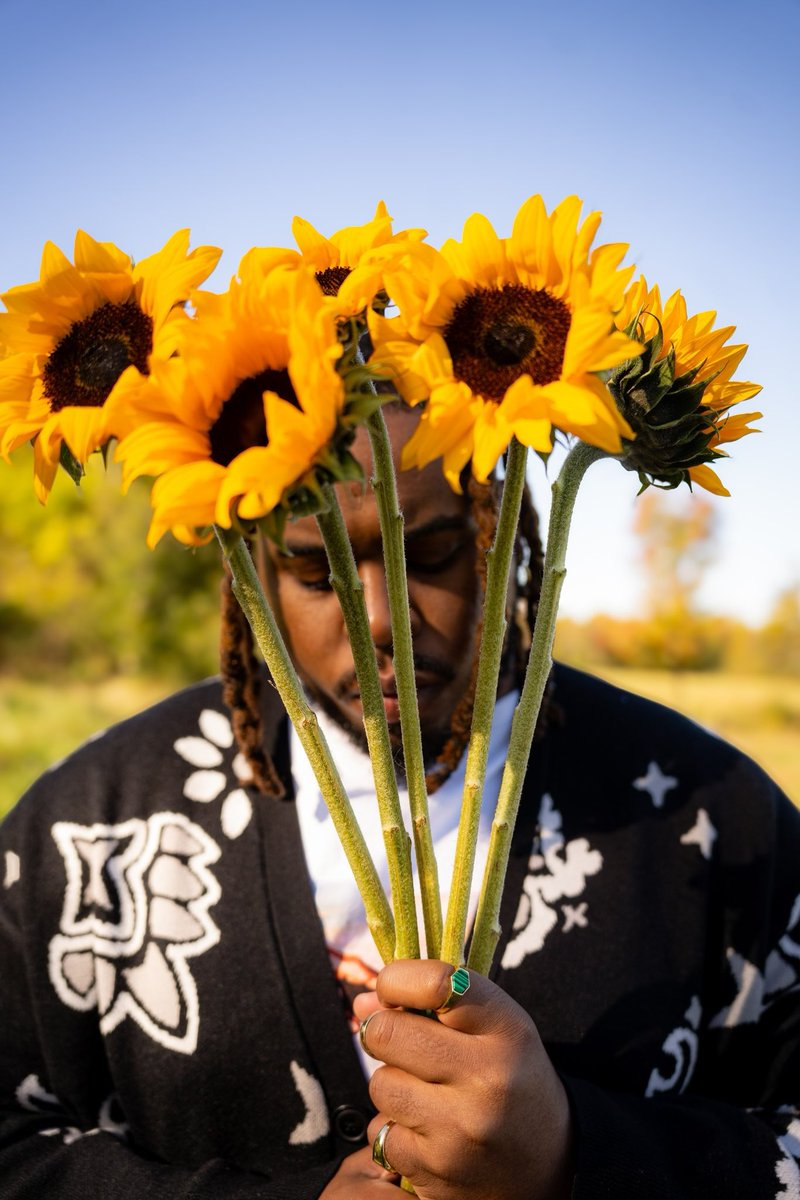 playfayson's tweet photo. Twitter sees them first 🌻 https://t.co/FE0qyOBAtZ