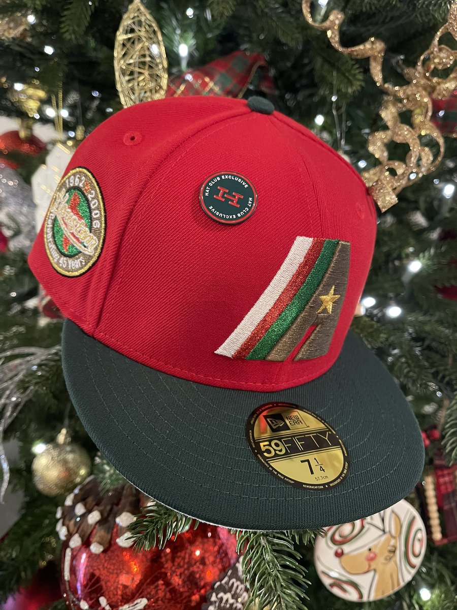 cmgonz02's tweet photo. Christmas vibes 🎄🎅🏼 @HatClub https://t.co/RTdUMEqHzT