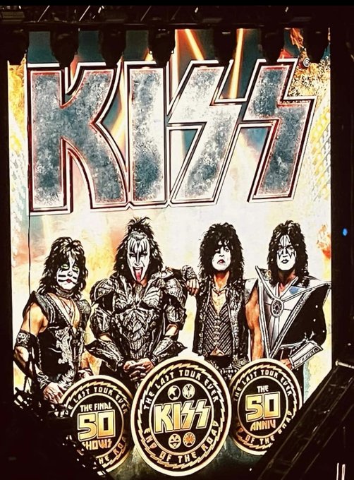 My bff saw 💋 in concert last night .  HERE'S SOME PICS 👹 https://t.co/y2VuyN8jAN<a href="/tag/food"class="tags"><span>#food</span></a><a href="/tag/breakfast"class="tags"><span>#breakfast</span></a>