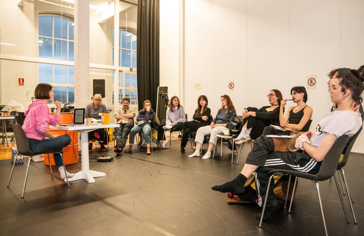 lasaladelanena's tweet image. Recull del taller del #FeedBackMethod de
#DASTheatre amb 3 coproduccions #AnticTeatre: Cia Palimsesta, PORNOTOPIAcollective i Diana Gadish 

Desburocratització dels sabers, educació i art accessibles, pensament i reflexió col·lectiva!

Imatges de Andrei Fărcășanu