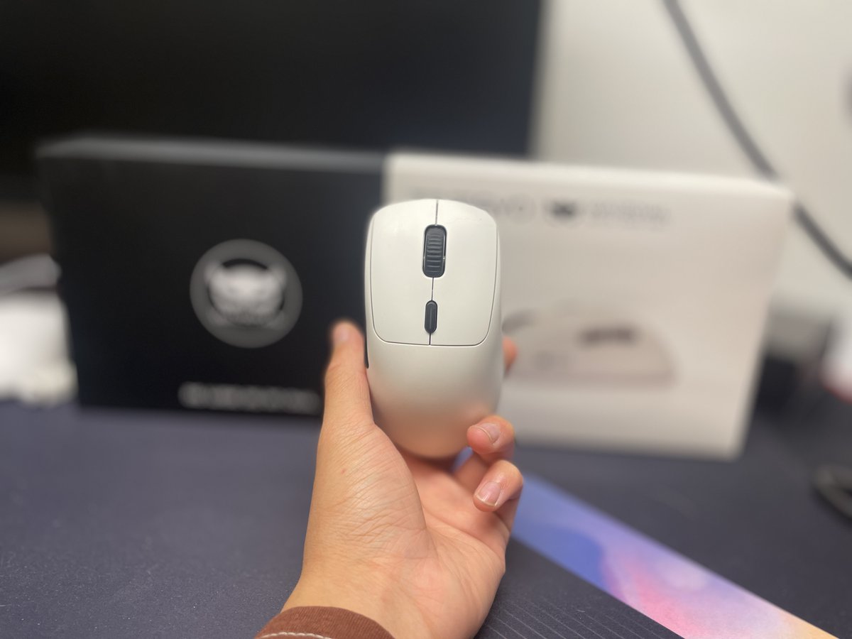 ClickerVoidless's tweet photo. Got the OGM Pro mouse a couple weeks ago! check out the full review on my channel :) https://t.co/vxJtYLdZgl