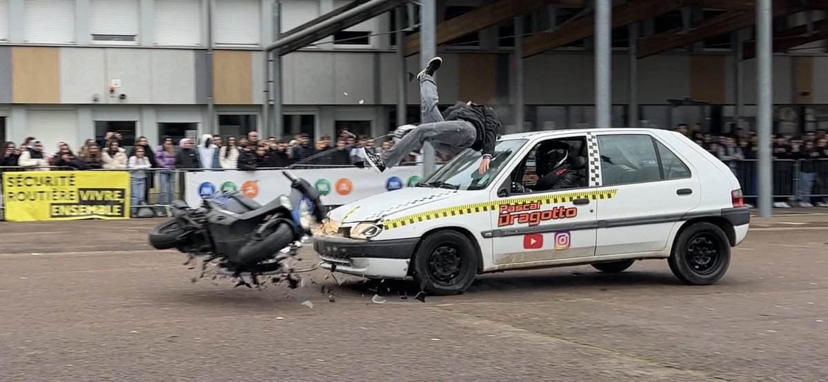 370 élèves silencieux d’un collège de Wassy en Haute Marne ont assisté à nos crashtest pédagogiques pour les sensibiliser aux risques routiers. <a href="/MMAssurances/">MMA</a> <a href="/Prefet52/">Préfet de la Haute-Marne 🇨🇵🇪🇺</a> <a href="/sdis52/">Sapeurs-Pompiers de la Haute-Marne / SDIS 52</a> <a href="/RouteZerotracas/">La Route Zérotracas</a> <a href="/Eduscol/">éduscol</a> <a href="/PoliceNationale/">Police nationale</a> <a href="/RoutePlusSure/">Sécurité routière</a>