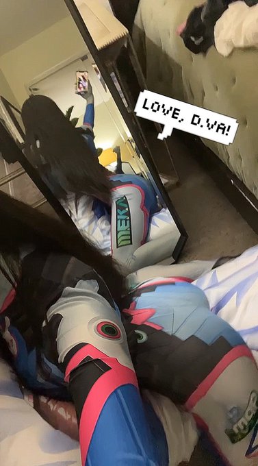 dva cuddling her own bodypillow <3 https://t.co/Yu2H9GDdgw