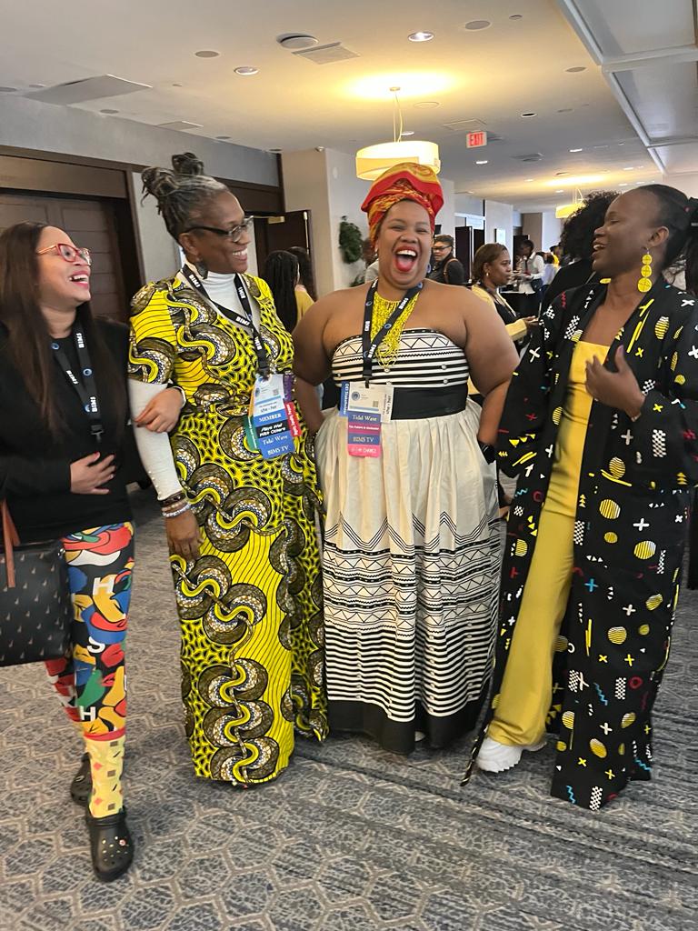 It's International Waters Day at #BIMSWeek2023, and the aunties from South Africa, Nigeria, and Kenya showed up. 🔥🔥🔥🔥🔥 #BlackWomenInSTEM #BlackWomenInOceanSciences 

🇿🇦🇳🇬 🇰🇪🇿🇦