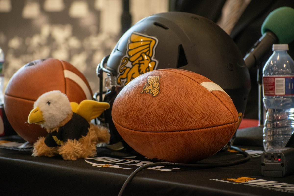 Have you heard? Griffon Football is going to the Farmers Bank &amp; Trust Live United Bowl on Dec. 2 in Texarkana!
<a href="/MWSUGriffons/">Missouri Western Athletics</a> <a href="/MissouriWestern/">Missouri Western</a> 
Read the story here: rb.gy/gi0ksx