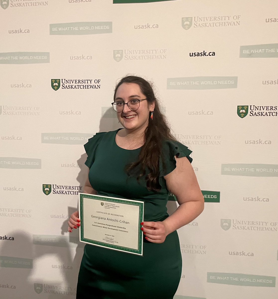 CrihanAntochi's tweet photo. So grateful to be a part of @agbiousask 2023 #beanfeed awards! It was an amazing night full of wonderful speeches and delicious pulses!
Thank you to all of the amazing sponsors that create these awesome opportunities for student growth! https://t.co/qGQCYuQcA8
