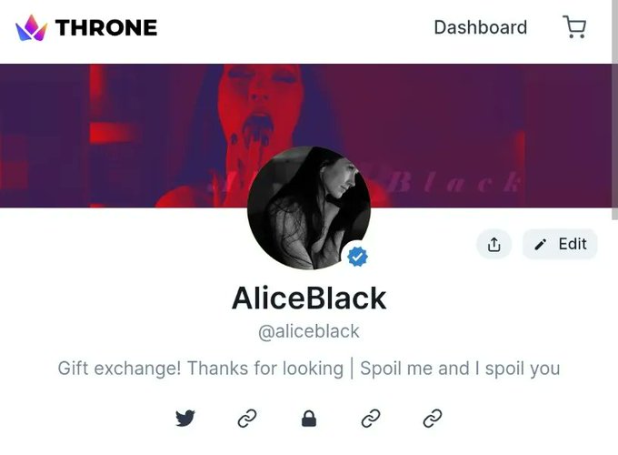 Did I make it onto your nice list this year? ❤️💚  https://t.co/SoEO0nfjVo https://t.co/WOzfC0Cqei<a href="/tag/throne"class="tags"><span>#throne</span></a><a href="/tag/wishlist"class="tags"><span>#wishlist</span></a>