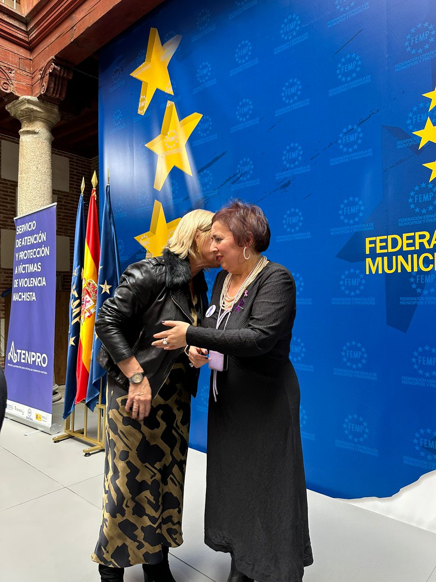 A todo mi equipo: @pabloramher, <a href="/Enlaperplejidad/">Lourdes Santos</a>, <a href="/EmilioFerreroG/">Emilio Ferrero🌾</a>, <a href="/joseluismateos/">José Luis Mateos</a>, <a href="/jldoal/">José Luis Domínguez</a>, Ángela,Isa,Ali,Marisa,Carmen,
Sergio,Sergi,Macu y Laura.
El informe es increíble, más de 200pp con varios anexos. 
Estamos felices
💜👠👩🏻‍🎓