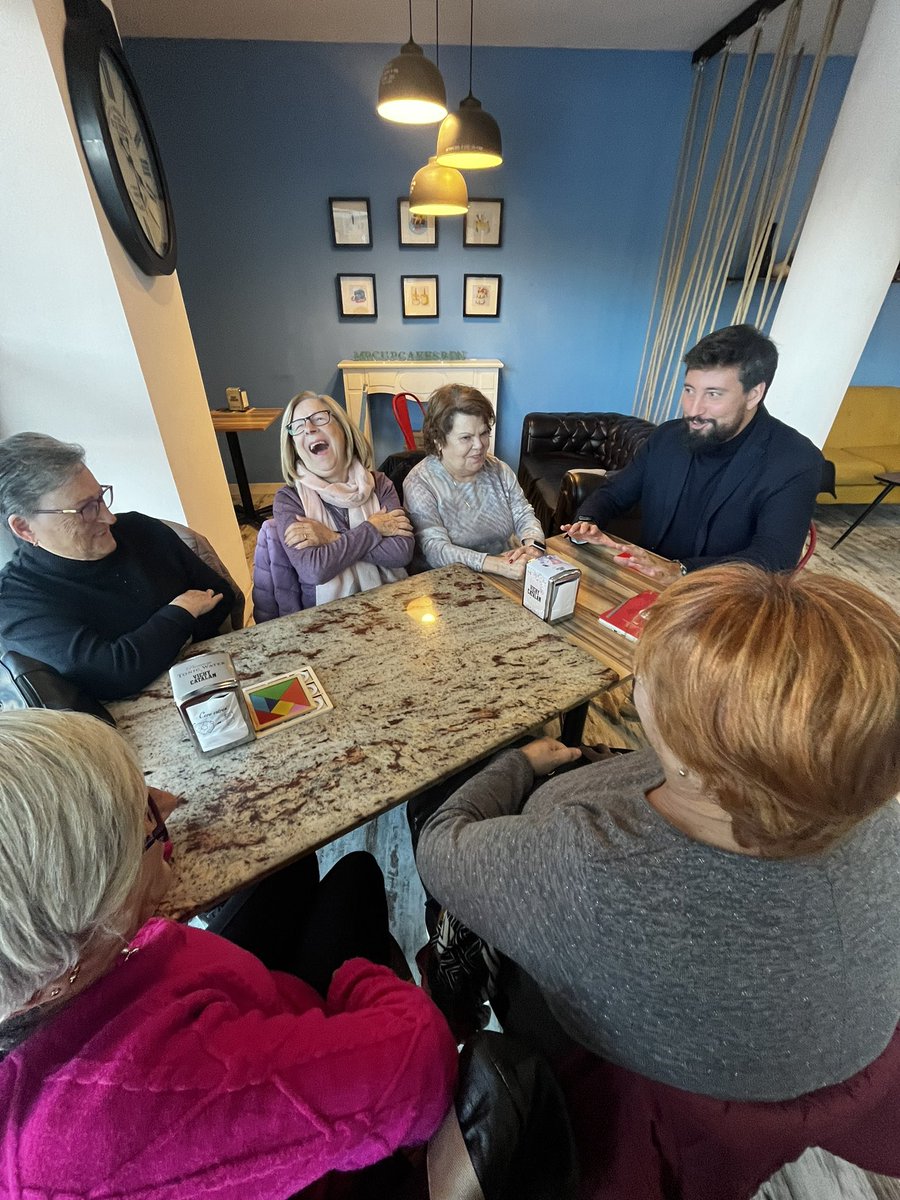 fercarreralopez's tweet image. ☕️Hoy he tomado café en el barrio de #Bufalà con Ramona, Antonia, Maria, Araceli y Julia. Ha sido un verdadero placer escucharlas y aprender de ellas. Gracias por vuestros consejos🥰