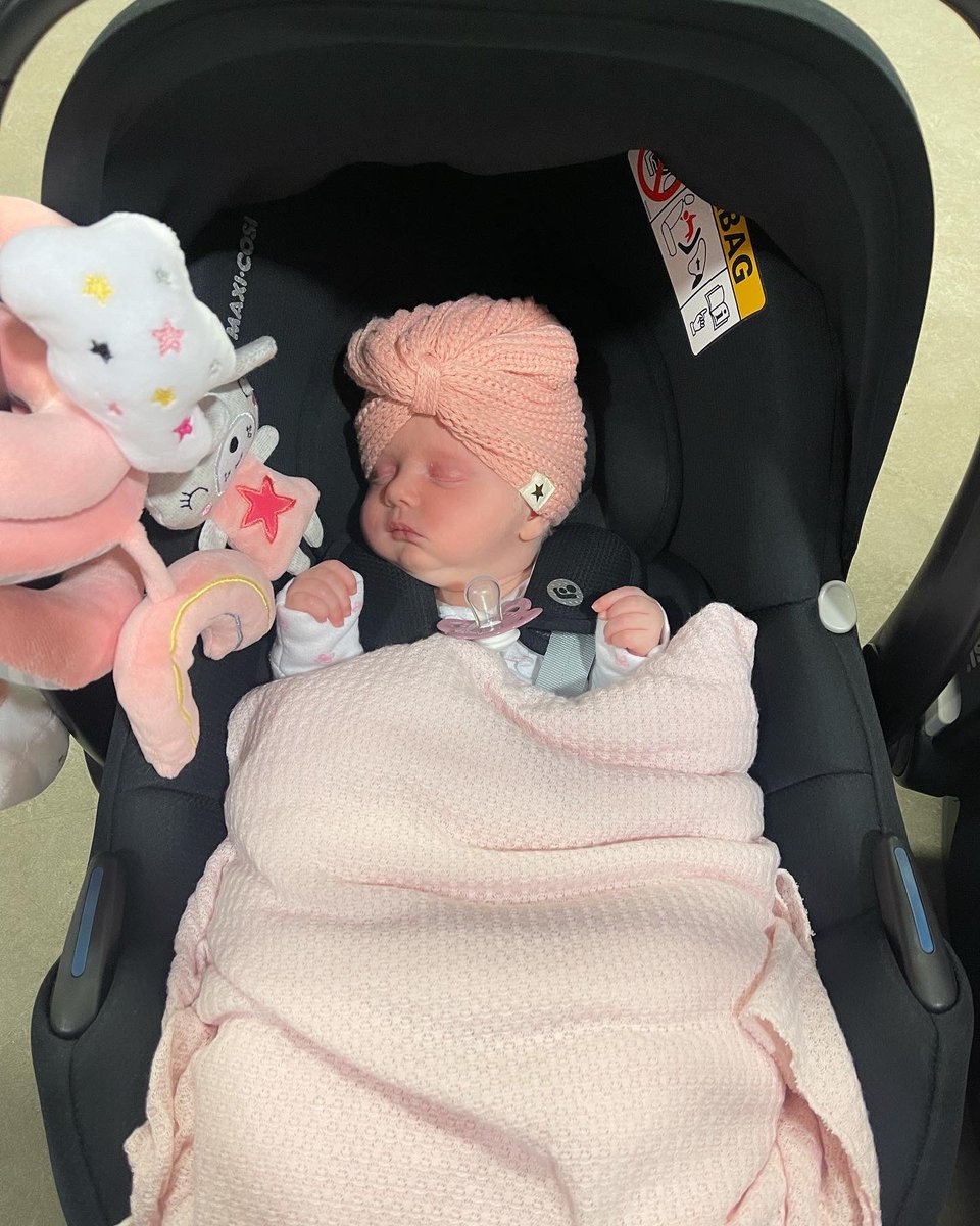 wee_bubsxox's tweet photo. Even not well, she’s the cutest in the hospital 💗 https://t.co/kgFd9GGoQK