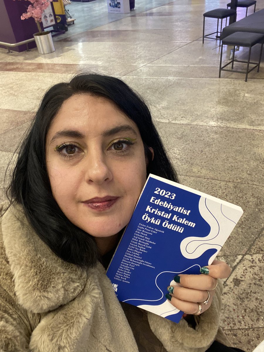 Dün Edebiyatist’in düzenlediği Kristal Kalem yarışmasında ilk beşe girdim. <a href="/edebiyatistcom/">EDEBİYATİST</a> Artık bir kitabım da var❤️