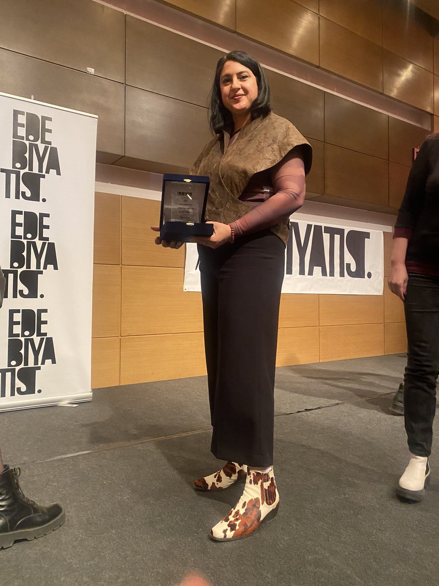 caglapt's tweet photo. Dün Edebiyatist’in düzenlediği Kristal Kalem yarışmasında ilk beşe girdim. @edebiyatistcom Artık bir kitabım da var❤️ https://t.co/yYHwBZ0q0z