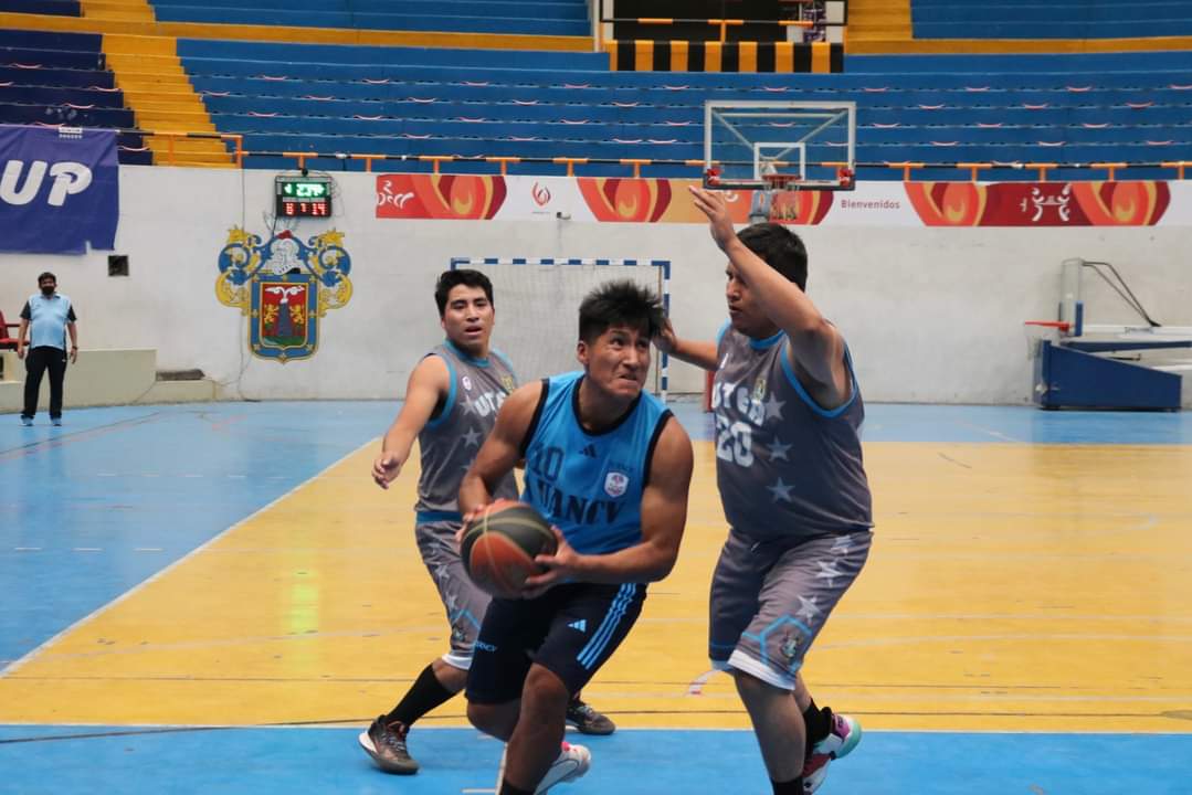 perufedup's tweet photo. ¡VICTORIA PUNEÑA! 👊💙🏆
La #UANCV venció 64-32 a la #UTEA de Abancay por la segunda jornada de Básquetbol Varones de los FEDUP Juegos Universitarios Regionales Sur Arequipa 2023. 🔝
📸 @luana_valdivia_rosas
Somos FEDUP, somos Deporte Universitario 💙❤️ https://t.co/TVmPBWVB6a