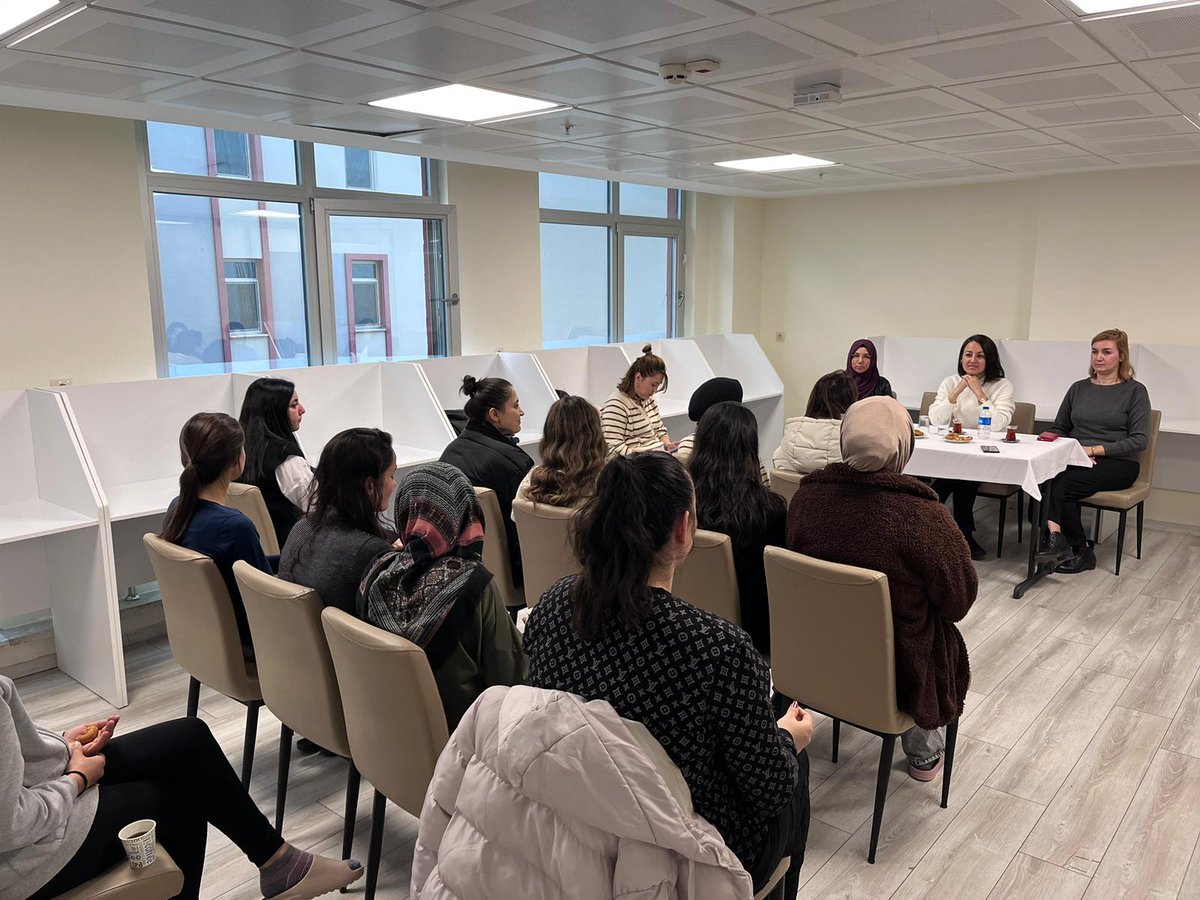 Pamukkale yurdunda her blokta ayrı ayrı iletişim toplantısı gerçekleştirdik. Öğrencilerimizin taleplerini, önerilerini dinleyerek istişare ettik. 
<a href="/omer_ilman/">Ömer İlman</a> <a href="/vildanbasbug/">Vildan Basbug 🟢 🇹🇷</a> <a href="/GSB_Denizli/">Denizli Gençlik ve Spor İl Müdürlüğü</a>