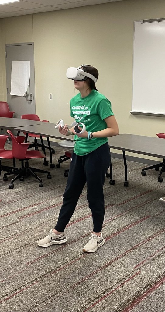 DiscovererWay's tweet photo. CHS has made NeuroTrainer a consistent part of the strength and conditioning classes. Students have embraced Neurotrainer as a tool to help improve hand eye coordination, reaction time and focus.
#classroominovation #godiscoverers https://t.co/IvLlHB2qR9