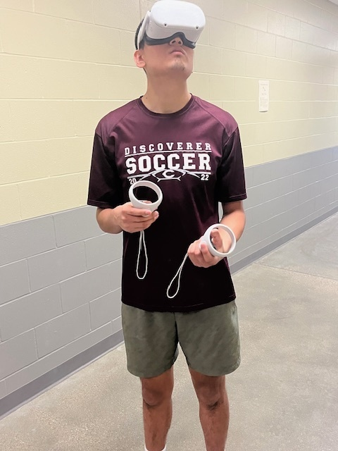 DiscovererWay's tweet photo. CHS has made NeuroTrainer a consistent part of the strength and conditioning classes. Students have embraced Neurotrainer as a tool to help improve hand eye coordination, reaction time and focus.
#classroominovation #godiscoverers https://t.co/IvLlHB2qR9