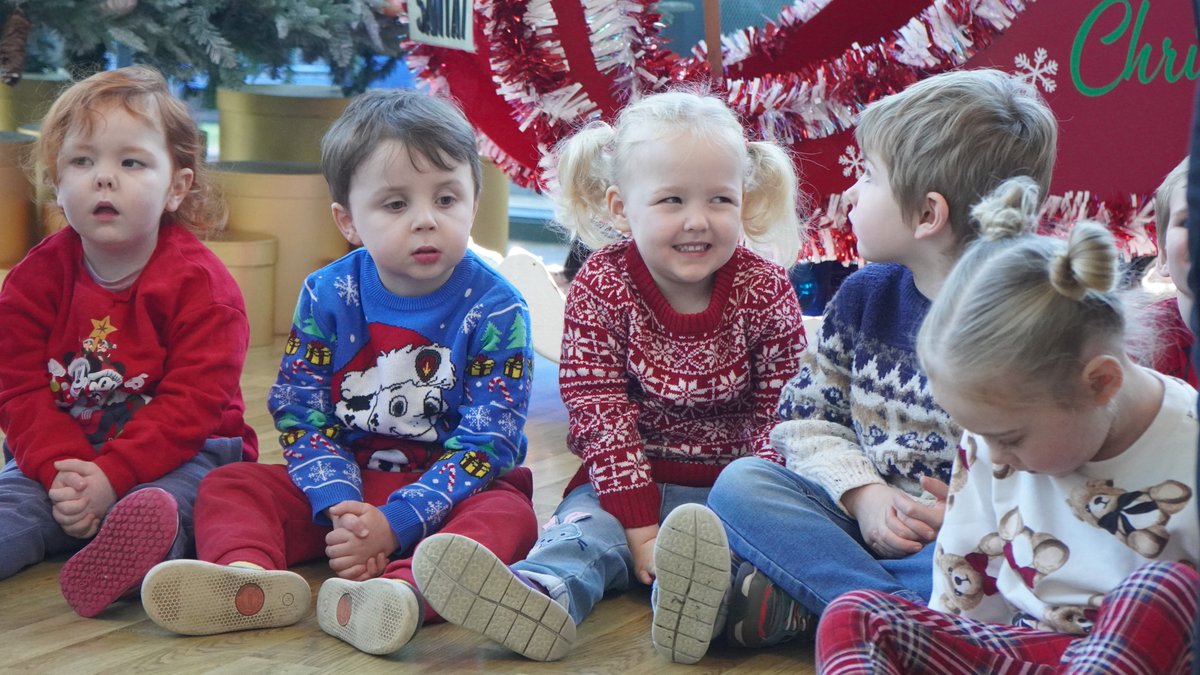 RHCC_Charity's tweet image. Thanks to the gorgeous kids @busybeesuk #Rotherham for singing carols at our #ChristmasFair today - you're always the highlight of the event! We hope you enjoyed meeting Santa &amp;amp; #DrTed
We hope they have also inspired you to help fundraise for our #TinyToes appeal too.
#NHScharity