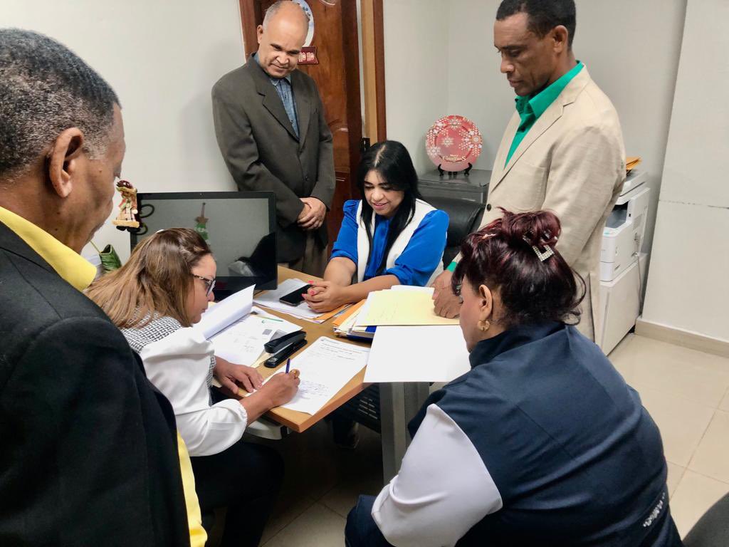 👏¡Nos complace anunciar que estamos de celebración!

Con la Inscripción ante la Junta Central Electoral de Wanda Rosario, Candidata a Alcaldesa por Santo Domingo Este, el Partido Revolucionario Dominicano (PRD) se consagra como el primer partido mayoritario en inscribir la