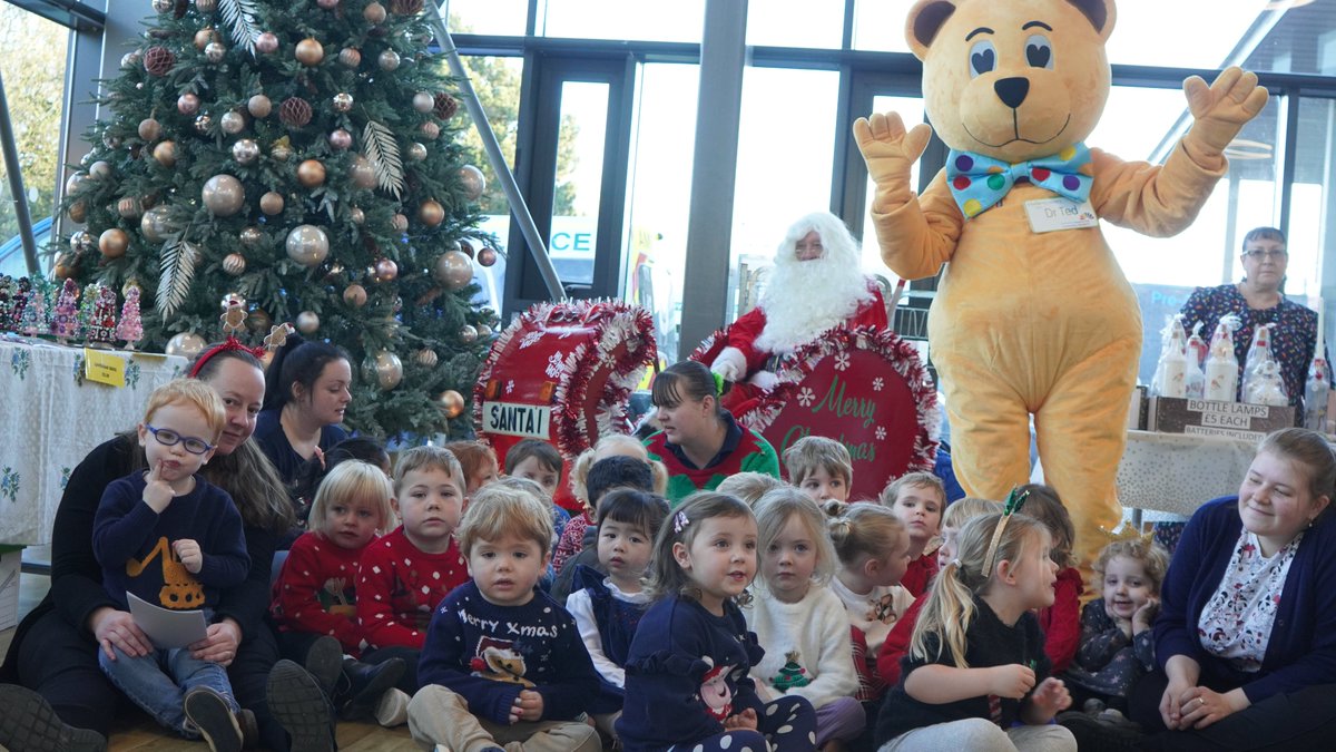 RHCC_Charity's tweet image. Thanks to the gorgeous kids @busybeesuk #Rotherham for singing carols at our #ChristmasFair today - you're always the highlight of the event! We hope you enjoyed meeting Santa &amp;amp; #DrTed
We hope they have also inspired you to help fundraise for our #TinyToes appeal too.
#NHScharity
