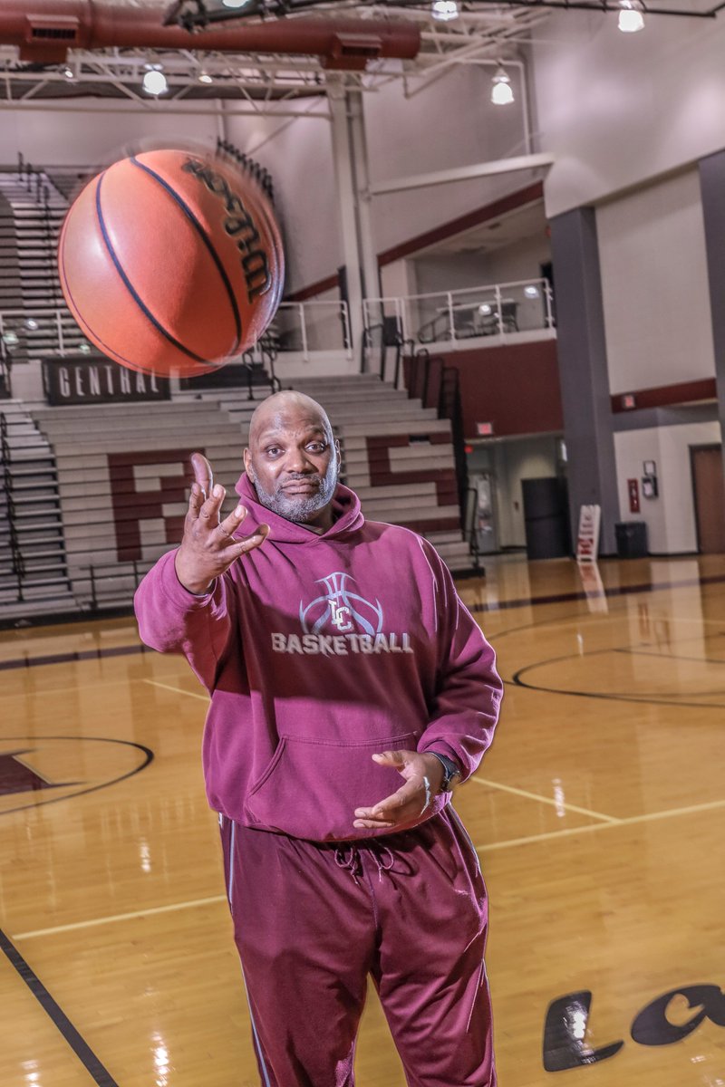 ltgoodnews's tweet photo. Congratulations to former @LCHSBearsBoys Varsity Basketball Coach, Al Gooden, named this morning to the Indiana Basketball Hall of Fame 62nd Men’s Induction Class for 2024! @HoopsHall #LTpride #GoBears https://t.co/AP64ZEr2Ae
