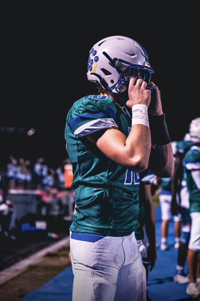 hudl.com/v/2MefVf 
Junior Year Film⬆️⬆️⬆️
6’4 205lbs QB Winston Churchill HS

Thankful for all of my teammates and coaches. (11-2 Regional Champs)