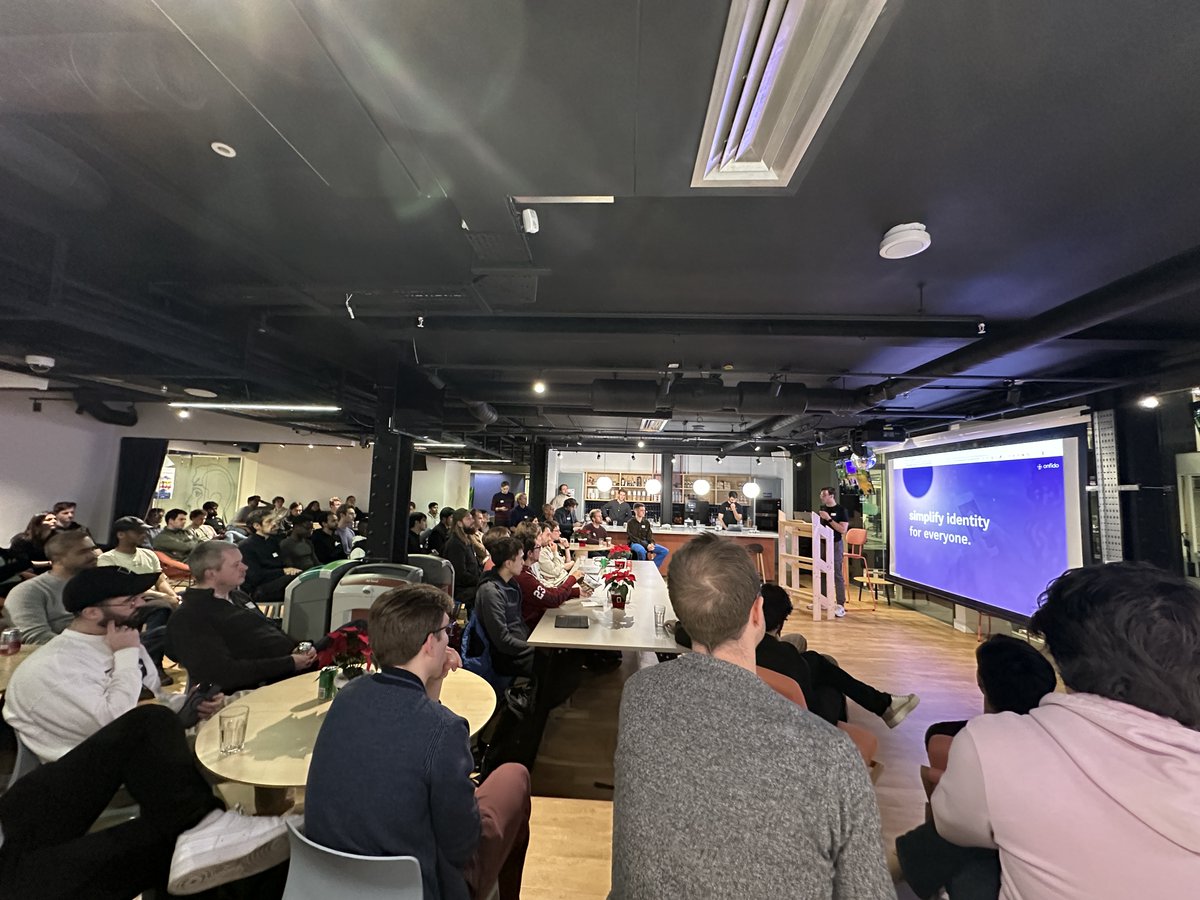 tokengobbler's tweet photo. Packed room kicking off AI Tinkerer London tonight. Thanks to @Onfido for 🏡 and @mysticdotai for 🍕!!! https://t.co/nJSOzerRbC