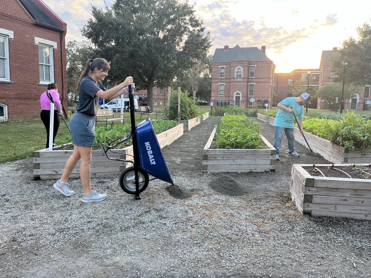 weareboeingsc's tweet photo. At Boeing South Carolina, kindness soars on #GivingTuesday and always.

So far in 2023, BSC's #TeamBoeing has...

💙 given more than $100,000 to Charleston-area nonprofits.

💙 logged more than 26,000 volunteer hours.

💙 donated nearly $347,000 to hundreds of organizations. https://t.co/iBLHREgqbr