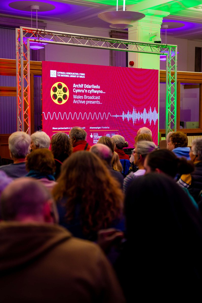 LLGCymru's tweet photo. Mae Archif Ddarlledu Cymru'n edrych am unigolion creadigol a brwdfrydig i ymuno â'r tîm!

Cyfle gwych i fod yn rhan o dîm deinamig yn dod â hanes darlledu Cymru'n fyw. Swyddi ar gael yn rheoli prosiectau cymunedol a gweithio gyda gwirfoddolwyr. Manylion yma! https://t.co/f5Ls1apvZj