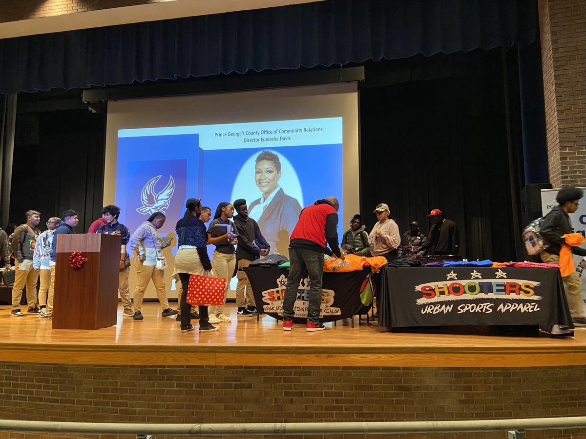 Today, continuing their #ProudToGiveBackSeason, our Office of Community Relations @PGCCommunity proudly hosted Dereck Davis Day of Service at Central High School. #PrinceGeorgesProud