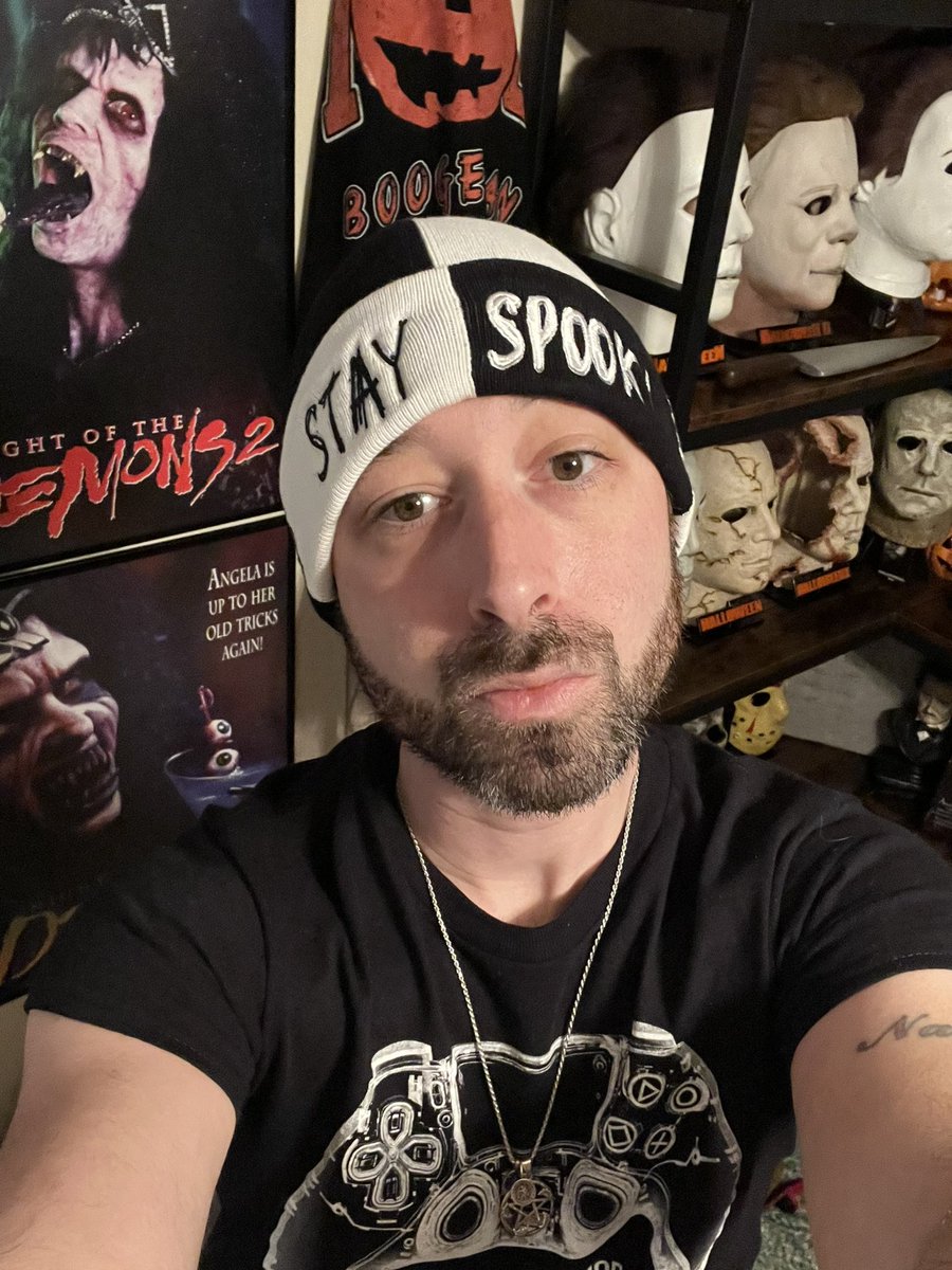 Time for winter hats again!
#stayspooky #winter #HorrorCommunity