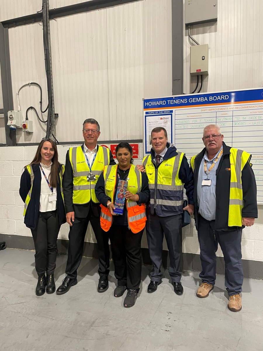🏆Clancy Soares is the winner of this years Make a Difference Award!🏆

Clancy has been with Howard Tenens Logistics Swindon since 1999, she has played a pivotal role in our success.

Join us in congratulating Clancy! 🌟

#MakeADifferenceAward #TeamPlayer #OurPeople #Logistics