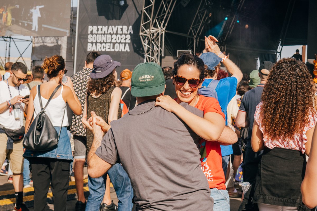 Temas que enamoran❤️y los que nos hacen bailar
💃🕺🏻¿Cuál sería tu música preferida para sentirla mientas suene en vivo? #PrimaveraSoundAsuncion 🌷- Reflect what you are🪞
🗓️7/Dic
🏟️COP
🎟️en @ticketeapy y💻👉ticketea.com.py/events/primave…
👉Beneficio Itaú 10% de dto y 10 cuotas sin int.