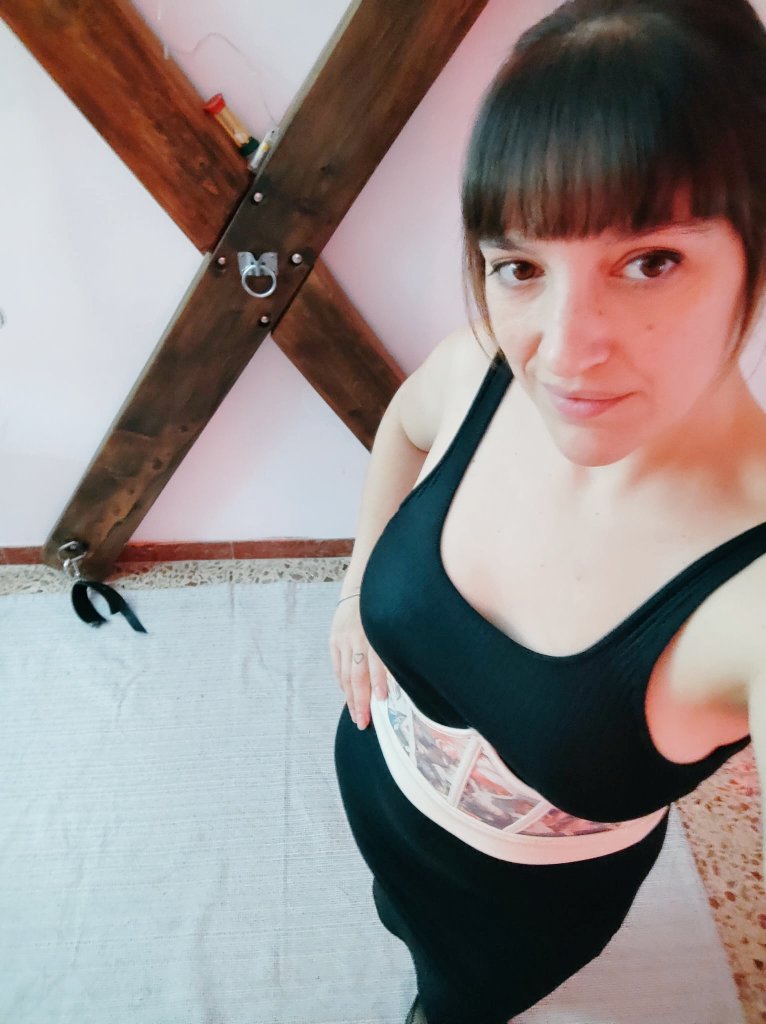 MimiFemdom's tweet photo. Y aquí es donde yo controlo tu mente hasta que pierdes el norte.
Mi sala Zef Side, cada día más bella.
#ZefSide
#BDSM
#Mistress https://t.co/SWgFFMUGvR