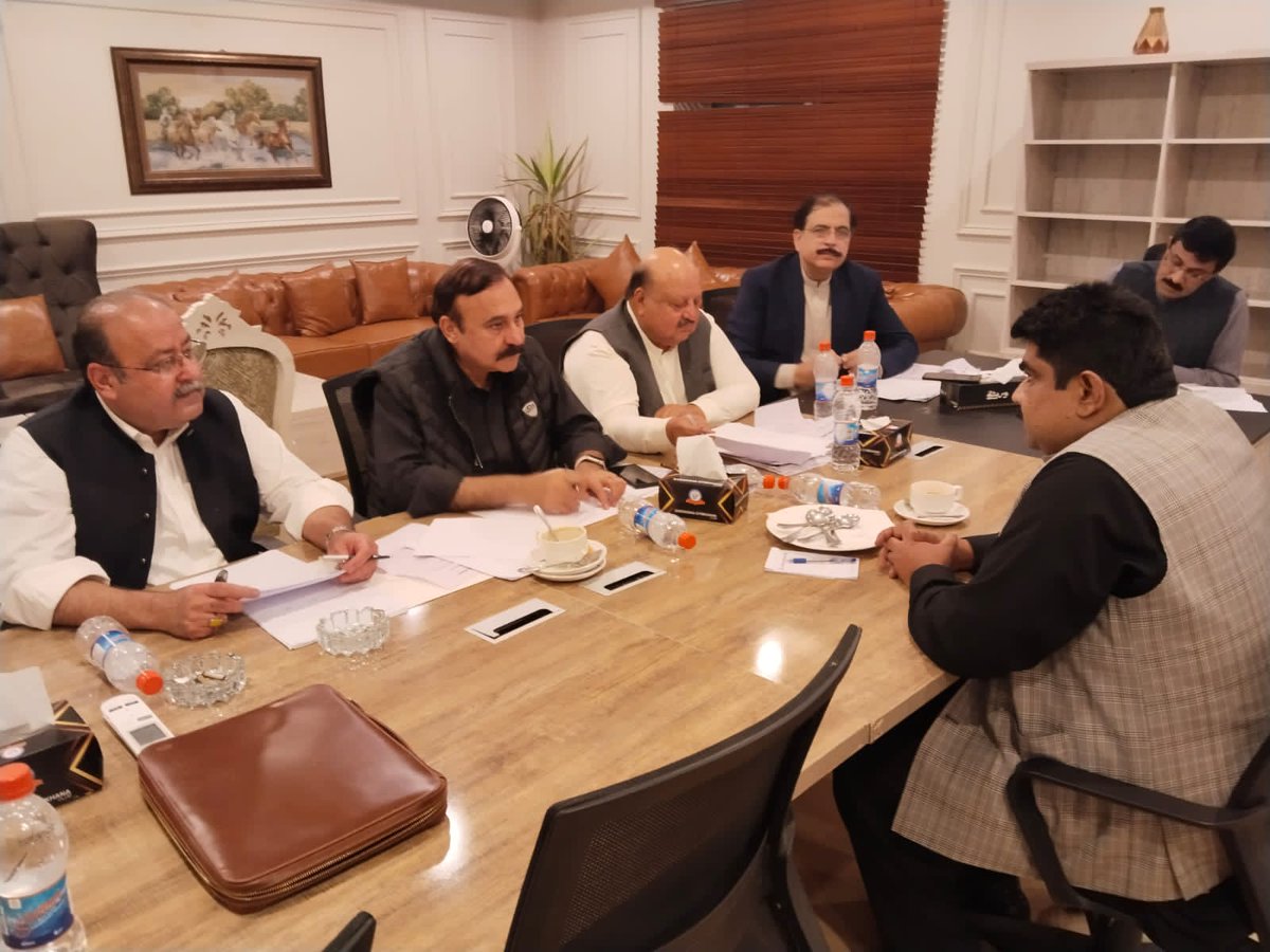 SGulbana's tweet photo. #PP79
پی پی 79 کا ایک ہی عوامی لیڈر بیر سٹر سردار تیمور خان بلوچ صاحب اس کے علاوہ کوئی پیرا شوٹر قابلِ قبول نہیں ہو گا ۔ https://t.co/hvtXQkPsMh