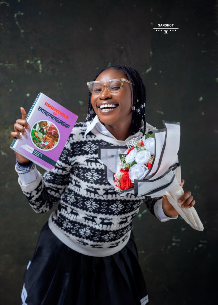 Hephzibah_19's tweet image. I am back here🤩😍🥰

#InvictaBacktoSchool 
#invictaclass22week 
#InvictaClass22