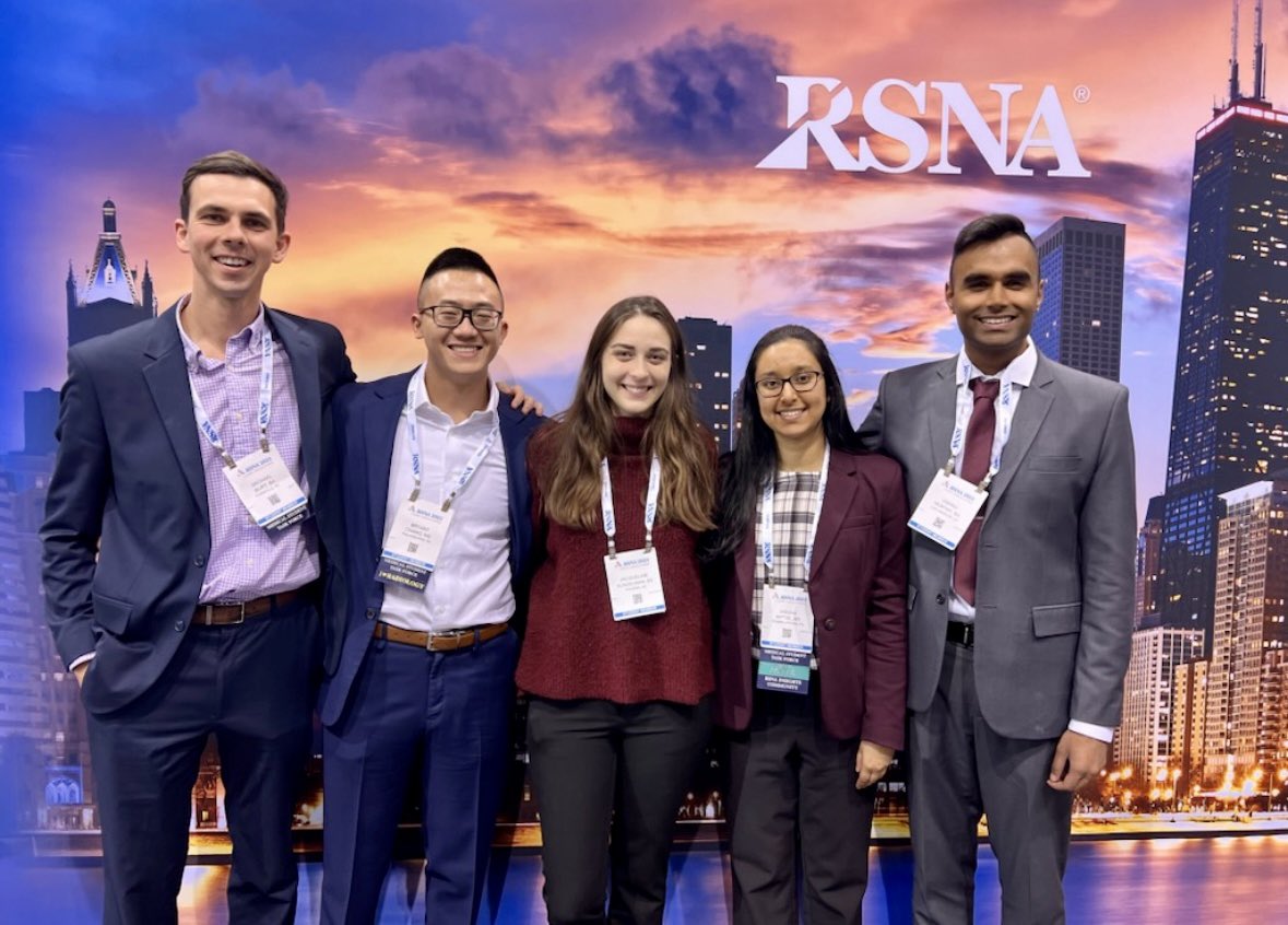 Had a great time moderating yesterday’s Kahoot @RSNA and meeting fellow #futureradres! @RSNATrainees #RSNA23