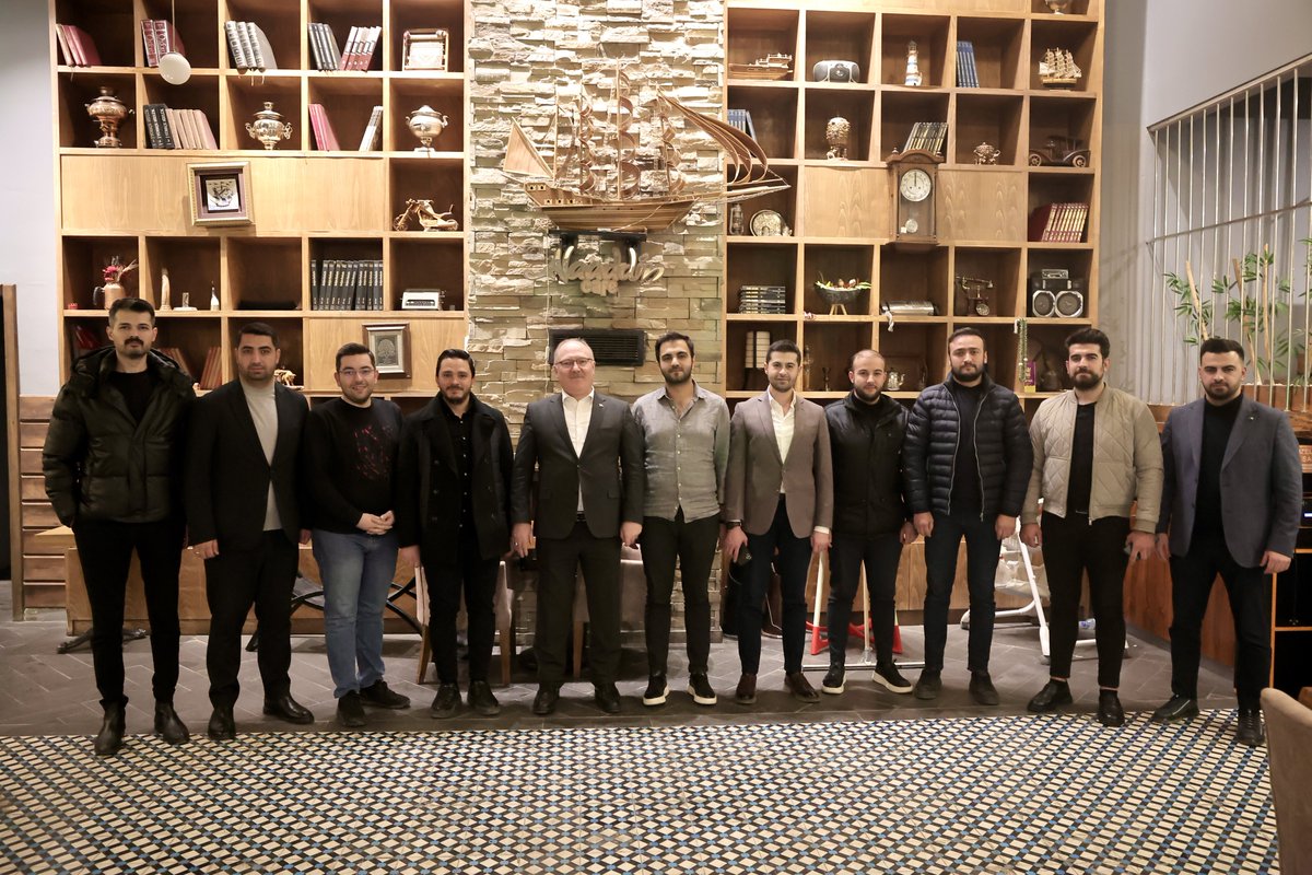 İlimizde faaliyet gösteren genç iş adamı ve girişimci kardeşlerimiz ile bir araya gelerek şehre ve hizmetlerimize dair istişarelerde bulunduk.

Sivas için çalışan, üreten ve istihdam sağlayan yatırımcılarımıza destek olmaya devam edeceğiz.