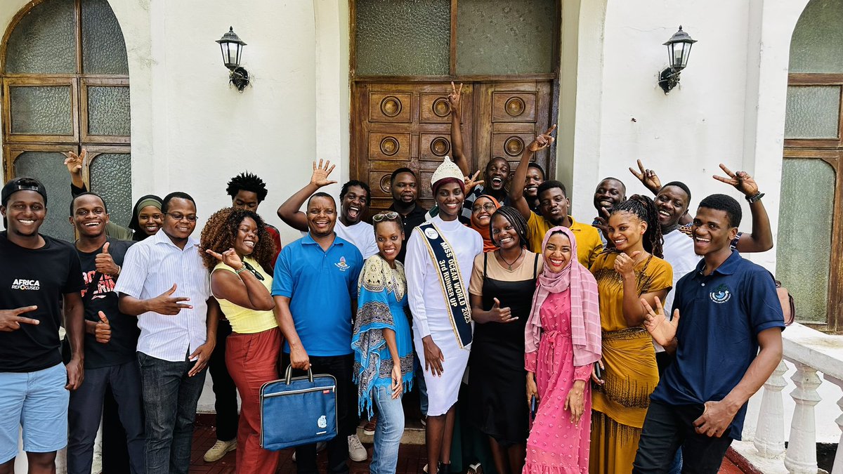 NancyIraba's tweet image. If we are ever blessed to “rise”, let’s never forget where we come from🪜
.
.
May our talents go serve thousands in the most meaningful way possible🙏
.
.
#Myprayer #MyMission #mylegacy⭐️