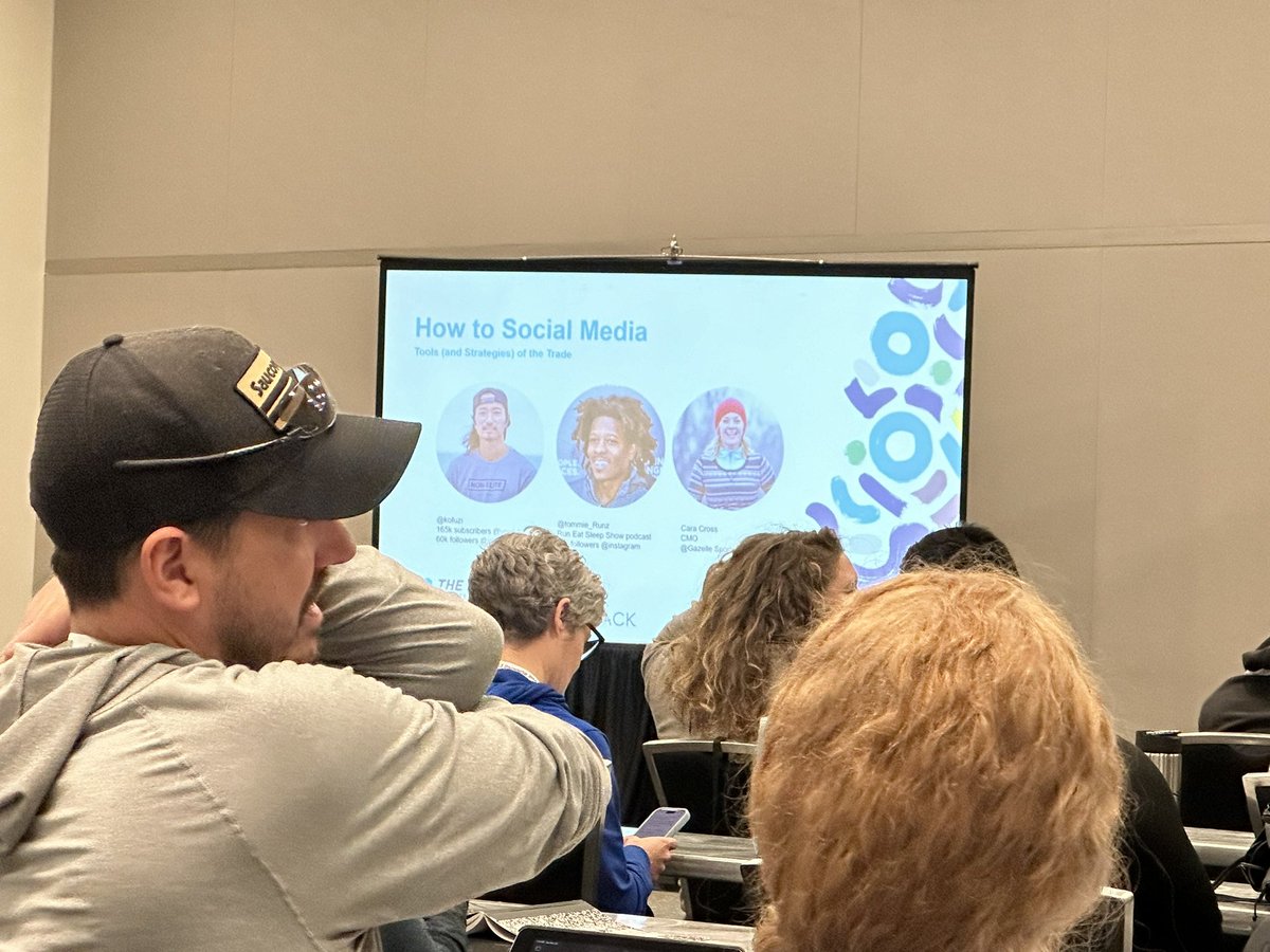 Packed house <a href="/therunningevent/">The Running Event</a> #howtosocialmedia <a href="/NanoOnTrails/">Nancy Hobbs</a>