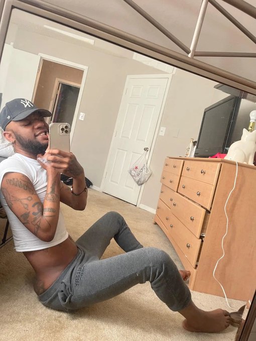 Watch 🦋's leaked NSFW photo on TwXstars