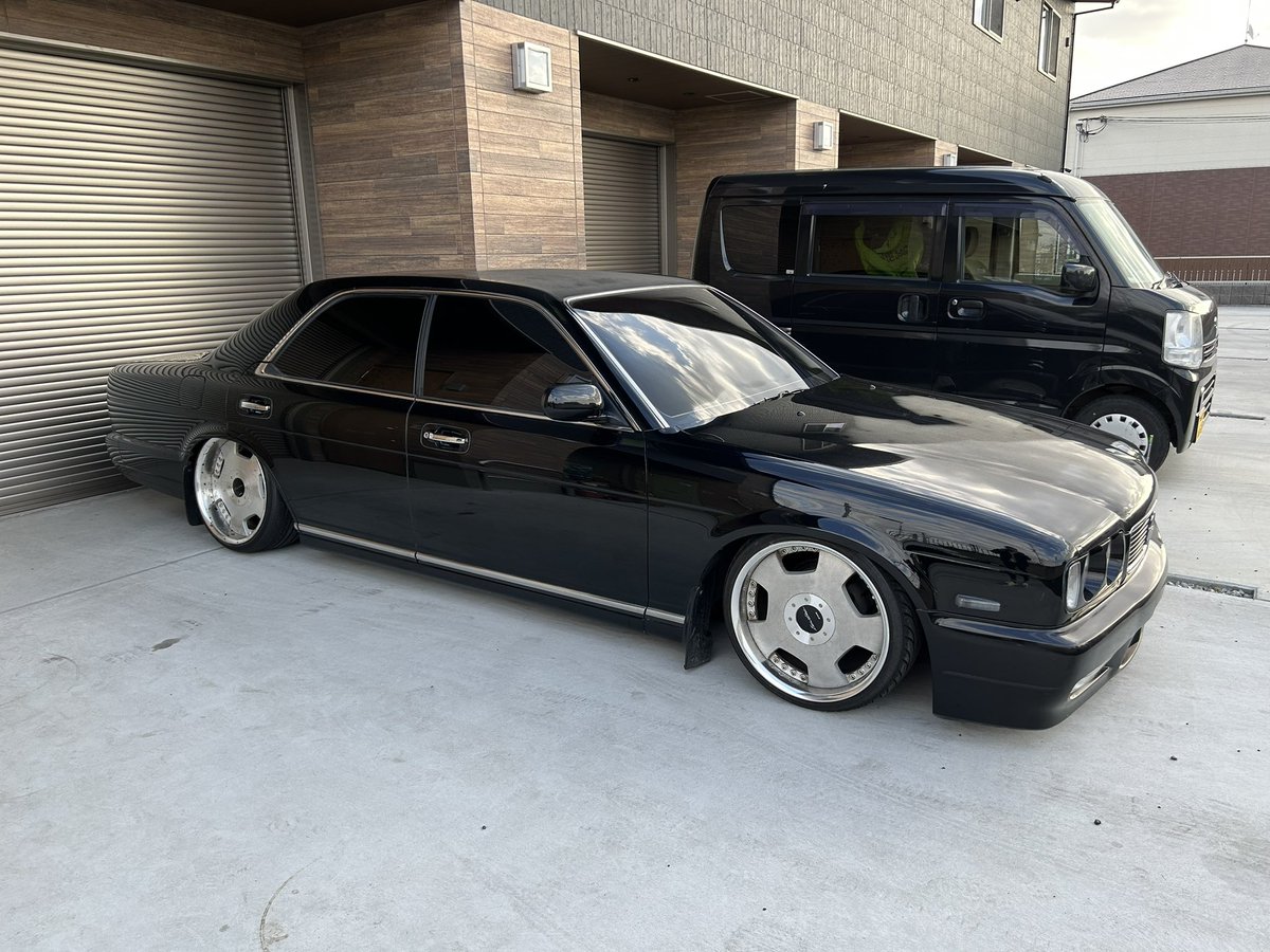 M156Mbamg's tweet photo. 欲しい車出てきたので
Y32セドリック売ります。
距離62000km
塗り替えなしの純正黒(KH3)
内装も綺麗です✨
詳細DMまで✉️
#車売ります https://t.co/XuwGwWs96W