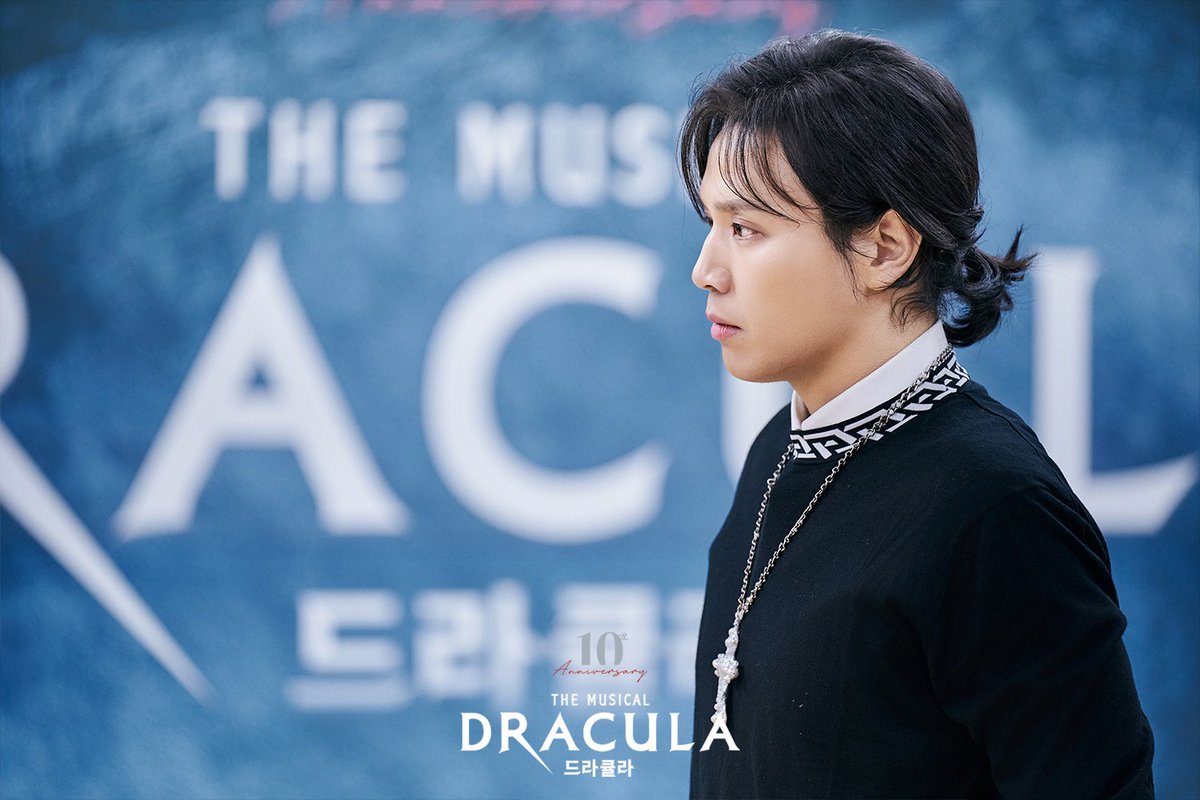 od_musical's tweet photo. #뮤지컬 #드라큘라

완벽한 몰입도로 강렬한 시너지 예고
뜨거운 열기 가득한 연습실 현장🔥

𝟏𝟎𝐭𝐡 𝐀𝐧𝐧𝐢𝐯𝐞𝐫𝐬𝐚𝐫𝐲
𝐃𝐑𝐀𝐂𝐔𝐋𝐀 : 𝐓𝐡𝐞 𝐌𝐮𝐬𝐢𝐜𝐚𝐥

2023.12.06 GRAND OPEN
#뮤지컬드라큘라 #샤롯데씨어터 https://t.co/Srv5Uh4mpw