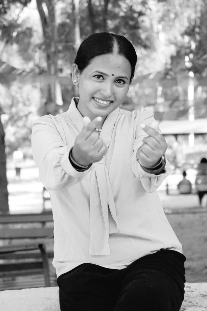 SongGeeta6's tweet photo. तिमी बग्ने पानी जस्तै निरन्तर अघि बड्नु,
फोहोरहरु आफै किनारा लाग्दै जान्छ्न।😊 https://t.co/0qGzgDDkuO