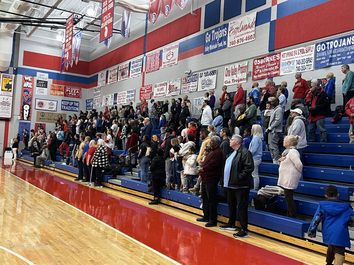 JacobSmithPDT's tweet photo. Awesome crowd and awesome game in Trojan Arena tonight. Portsmouth vs. Boyd Co.! @paulboggssports @amyhughes33 @PHS_WeAreOne @BoydCountyHigh https://t.co/lVz8HZm3mQ