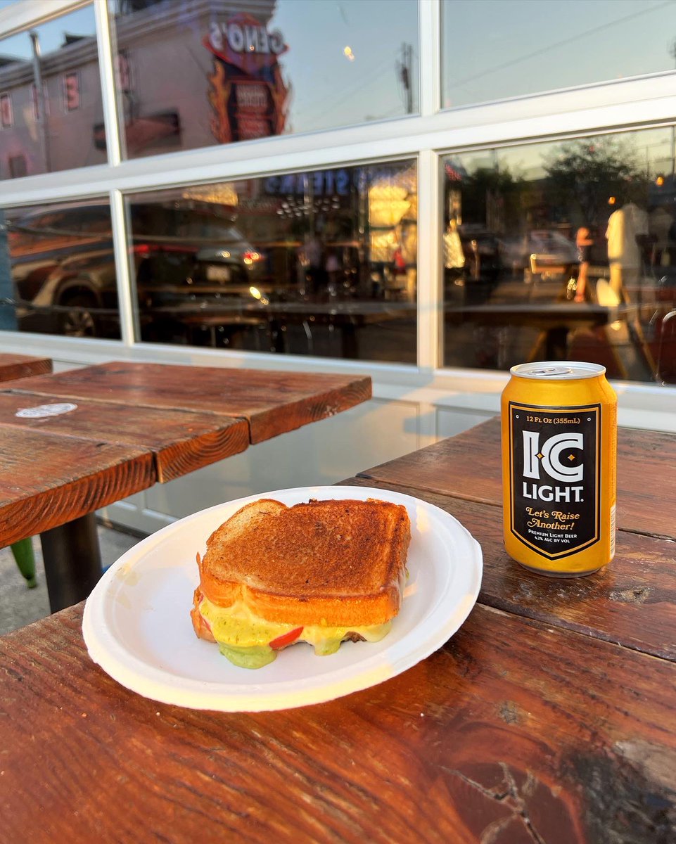gutted_philly's tweet photo. We know it’s cold out, but we also know you’re hungry. Come to the cart today to grub on some bangin food! https://t.co/rmuhsEqwVj