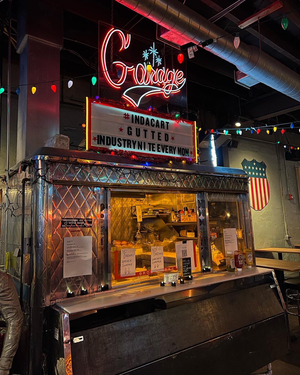 gutted_philly's tweet photo. We know it’s cold out, but we also know you’re hungry. Come to the cart today to grub on some bangin food! https://t.co/rmuhsEqwVj