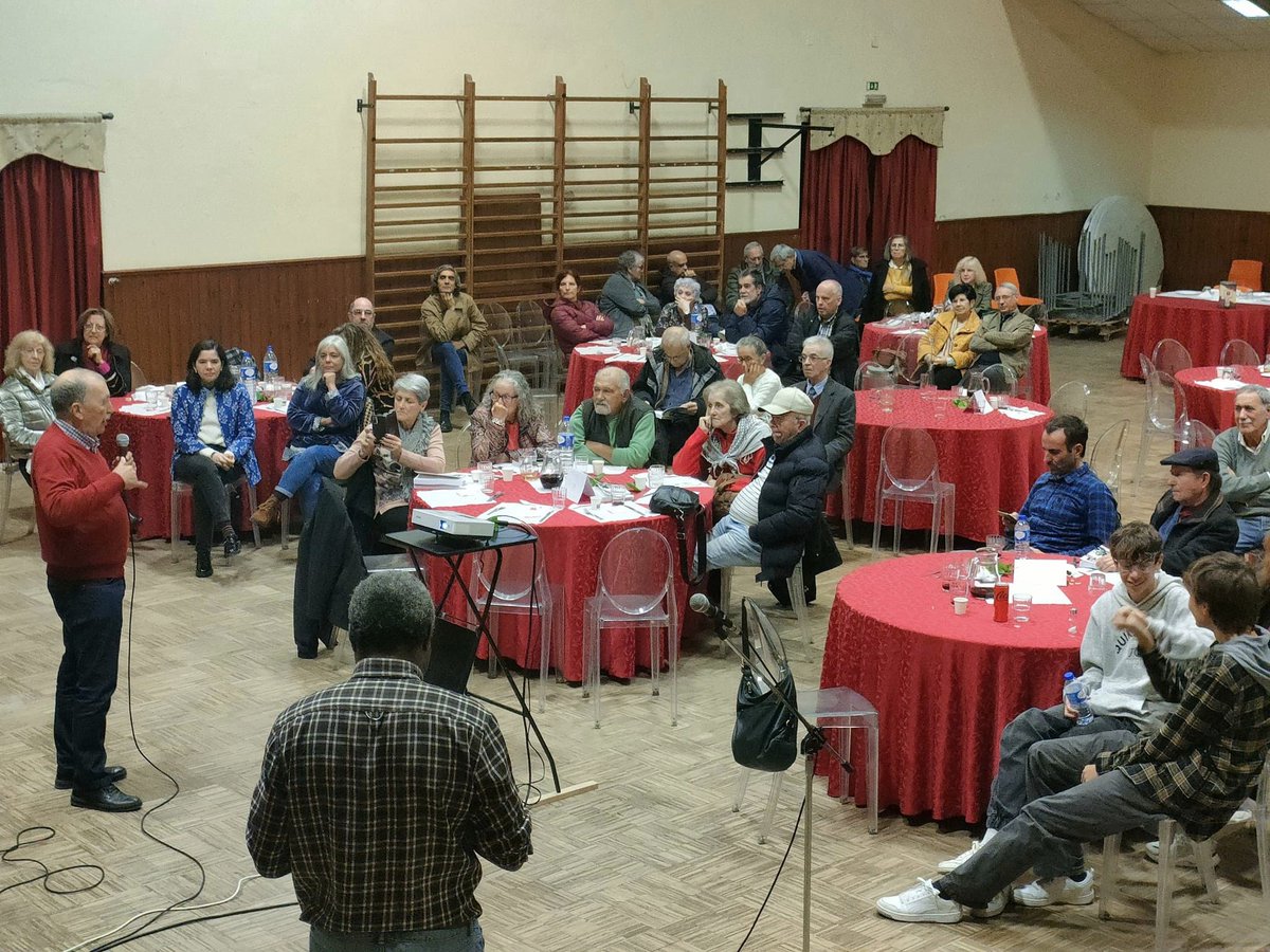 ROSTOS's tweet image. MOITA - No Ginásio da Baixa da Banheira
Armando de Sousa Teixeira apresentou “Da guerra nunca se volta”
rostos.pt/inicio2.asp?cr… 
#rostos #barreiro #moita #guerracolonial