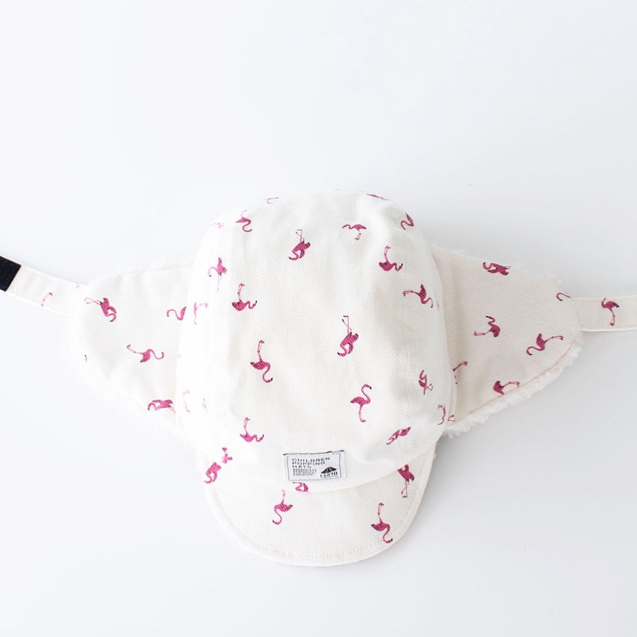 Ha10_japan's tweet image. ▪︎PILOT CAP / フラミンゴ
*
寒さが本格的になってきた先週から、オンラインストア・取扱店でも冬もの商品がよく動くようになってきました。
特にこのパイロットキャップのフラミンゴは人気。

ha10.shop

#pilotcap #winterhat #kidshat #ha10 #パイロットキャップ #冬コーデ
