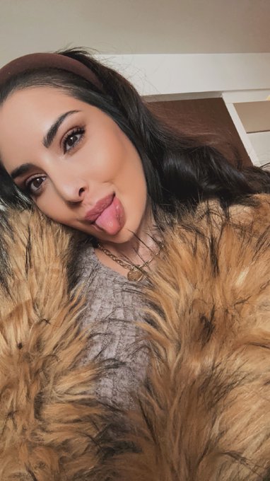 What are you doing tonight? https://t.co/Jt1GYQLXIQ https://t.co/pBU9FPmHIx