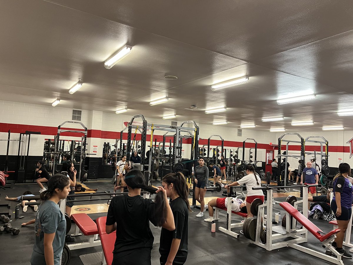 DvPowerlifting's tweet photo. The ladies packing the house this afternoon not a single rack left open! Dual sport athletes coming up big time! @dvisd_athletics @DVHS_Volleyball @DelValleGBB @dv_softball @DVCardinalCheer @DVHS_DANCE @thswpa https://t.co/DWiIY1xdey